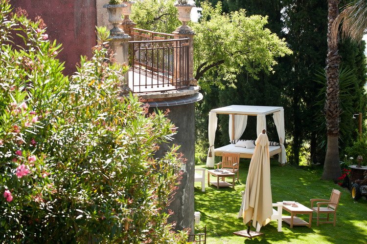 Monaci delle Terre Nere