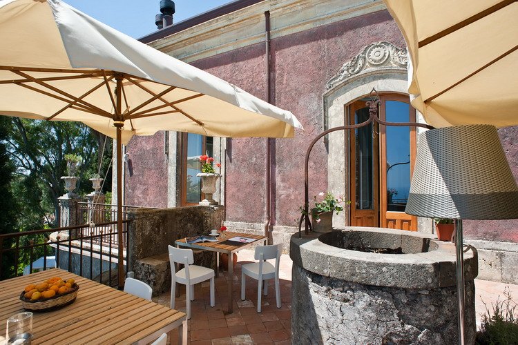 Monaci delle Terre Nere