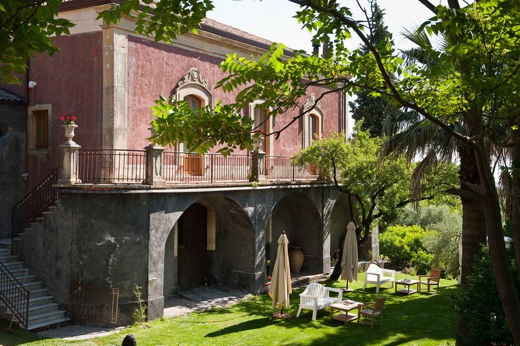 Monaci delle Terre Nere