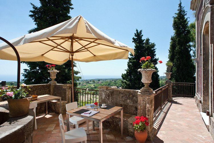 Monaci delle Terre Nere