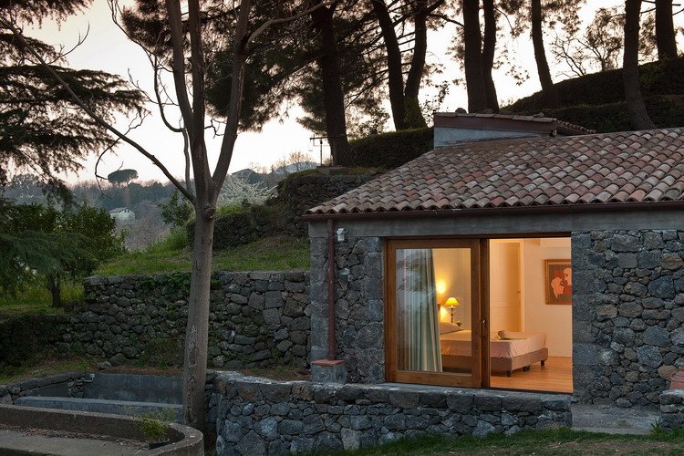 Monaci delle Terre Nere