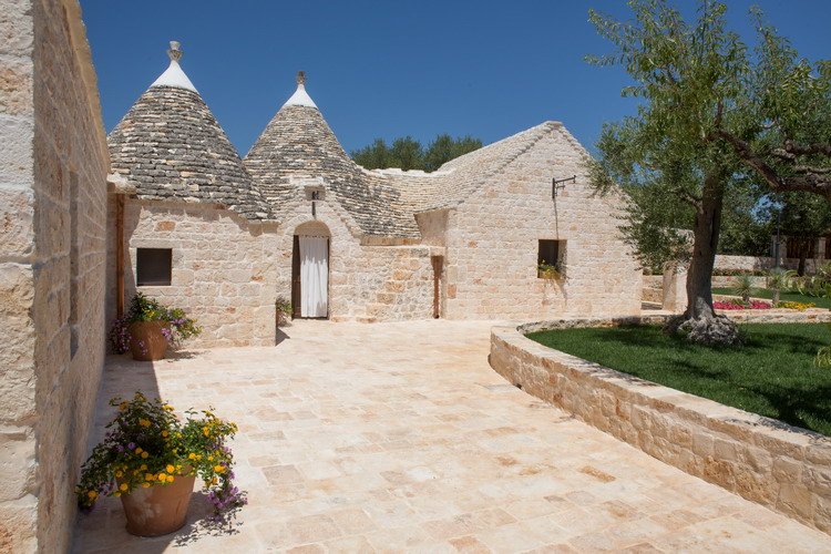 Trulli Oasi Fiorita Puglia