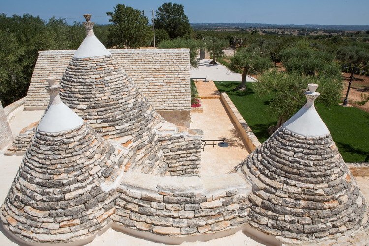 Trulli Oasi Fiorita Puglia